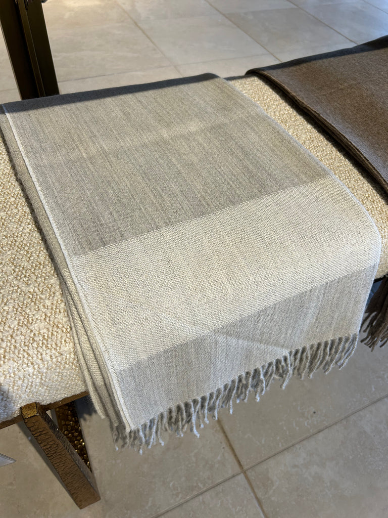 Carlisle Throw - Ivory & Grey - 50 x 70