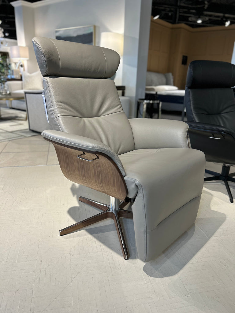 Recliner footrest difficult to discount close